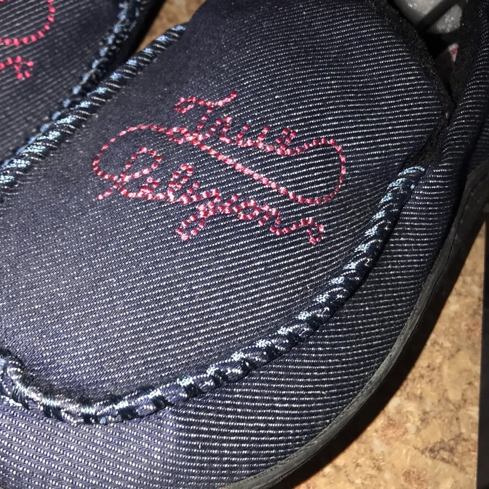 NWOT Men’s True Religion Slippers